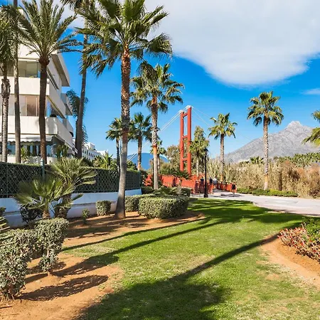 Front Line Playa Rocio Puerto Banus Apartment *